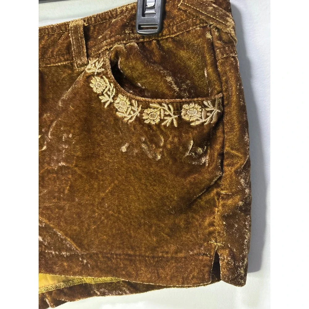 Free People Vintage Green Velvet Embroidered Boho Shorts Festival Floral Rare 10